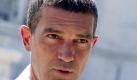 ARCHIV - Der spanische Schauspieler Antonio Banderas ist der Ansicht, dass die Finanzkrise vielen Menschen sehr zusetzen wird. Foto: Claudio Peri Foto: dpa