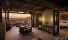 Die Suiten und Zimmer sind exklusiv eingerichtet und versprechen Entspannung, Entschleunigung und Ruhe - eben Urlaub in der Wüste.  Foto: Anantara Hotels