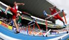Athleten legen sich mächtig ins Zeug, um die Hürden beim 110-Meter-Hürdenlauf der Zehnkämpfer zu überwinden. Die Europameisterschaften der Leichtathletik finden noch bis Sonntag in Barcelona statt. Foto: dpa