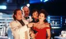 Lang, lang ist's her: Armin Rohde (von links), Heiner Lauterbach, Jan Josef Liefers und Gudrun Landgrebe in einer Szene aus Rossini - oder die mörderische Frage, wer mit wem schlief, der 1997 in den Kinos lief. Und das recht erfolgreich: 3,2 Millionen Menschen sahen ihn. Um was geht es? Abend für Abend besetzt eine Gruppe illustrer Stammgäste das Restaurant Rossini und macht es auf hemmungslos-exhibitionistische Weise zur Bühne ihrer erotischen Lust- und Traumspiele. Helmut Dietls zweiter Film ist eine dramatische Komödie, in der elf hochkarätige Hauptdarsteller den Zuschauer auf eine gewaltige Achterbahnfahrt mitnehmen. Mit 55 Zeichen auf Rang 5. Foto: dpa