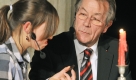 Was bleibt? Franz Münteferings Verdienste werden zurzeit unterschiedlich beurteilt. Die einen sehen in ihm den Mann, der die Agenda 2010 und die Rente mit 67 gegen den Willen der Parteilinken durchdrückte - und die SPD damit in die Krise stürzte. Andere sehen in ihm aber auch einen pointierten Wahlkämpfer. Legendär ist mittlerweile seine Beschimpfung der Aktienspekulanten als Heuschrecken. Bei einem seiner letzten Auftritte als SPD-Vorsitzender scheute er sich auch nicht, die kleinen Tierchen in gebratener Form zu verspeisen. Foto: news.de/dpa