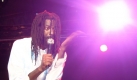 Eine gewaltige Show liefert Buju Banton ab. Der Jamaikaner gilt als bedeutendster Vertreter des Dancehall - und prsentiert eine Tanznummer nach der anderen. Wie in Trance bewegt er sich rasendschnell ber die Bhne und reit das Publikum in einer Woge der Euphorie mit sich. Foto: news.de