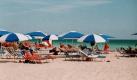 ... zur quirligen Partymeile in Miami Beach. In South Beach trifft sich, wer nach dem Sonnenbad am Strand die Kuh fliegen lassen will. Genau das richtige Setting für heiße Flirts mit Bikini-Babes! Foto: flickr/Phillip Pessar/Creative Commons Licence