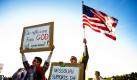 Demonstranten protestieren im Vorfeld des Besuches von US-Präsident Barack Obama in Macon im Bundesstaat Missouri gegen die Politik der Regierung. Mitglieder der Republikanischen Partei und Angehörige der konservativen Tea-Party-Bewegung riefen gemeinsam zu den Demonstrationen auf. Foto: ap