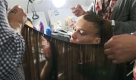 In der Umkleide: Aus einem Mädchen wird ein Model. Foto: ap