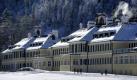 Die verschneite Hanns-Seidel-Stiftung in Wildbad Kreuth dient der CSU als Tagungsort. Foto: ddp