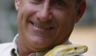 Der US-amerikanische Reptilien-Experte Brady Barr posiert am Montag (03.05.10) in Hamburg in Hagenbecks Tierpark waehrend eines Fototermins zur Serie 'Gefaehrliche Begegnungen' mit Tigerpython (Python molurus) Roswito. Die Serie wird vom Sender National Geographic Channel ausgestrahlt.  Foto: dapd