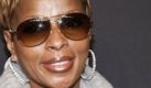 Singer Mary J. Blige arrives at the launch of Gucci Icon-Temporary, a flash sneaker store, in New York, Friday, Oct. 23, 2009. (AP Photo/Andy Kropa) Foto: ap