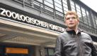 Ein renommierter Preis für einen besonderen Mann: Auch Regisseur Rosa von Praunheim ist Grimme-Preisträger 2012. Die begehrte Auszeichnung in der Kategorie «Information  Kultur» erhält er für seinen mit dem Rundfunk Berlin-Brandenburg (rbb) und dem NDR koproduzierten Dokumentarfilm Die Jungs vom Bahnhof Zoo. Foto: rbb/Rosa von Praunheim Film/Markus Tiarks