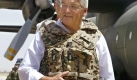 Rckkehr an den Hindukusch: Auenminister Frank-Walter Steinmeier auf dem Rollfeld des Flughafens in Kundus (Archivfoto vom 22.8.2006). Foto: dpa