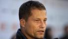 In Deutschland ist Til Schweiger ein Filmstar, im Ausland immerhin ein kleines Sternchen. 2003 übernahm er eine kleine Rolle in Lara Croft: Tomb Raider - Die Wiege des Lebens - an der Seite von Angelina Jolie. 2004 spielten er neben Clive Owen und Keira Knightley in King Arthur, 2005 eine männliche Prostituierte in der US-Komödie Deuce Bigalow - European Gigolo. Auch in Quentin Tarantinos Film Inglourious Basterds war er zu sehen. Der große Durchbruch, den er sich inHollywood erhofft hat, ist ihm trotz dieser vielen kleinen Rollen aber bisher noch nicht gelungen. Foto: dpa