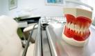 Die Kosten für den Zahnersatz klären Patienten besser vorab. (Foto: Kai Remmers) Foto: dpa