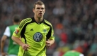 Lange Gesichter auch in Bremen - allerdings nicht bei den Gastgebern. Werder kam im Duell gegen den VfL Wolfsburg in der Nachspielzeit noch zum Remis, obwohl Edin Dzeko den deutschen Meister zuvor zweimal in Führung geschossen hatte. Foto: dpa