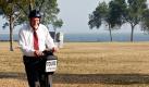 Der hessische Ministerpraesident Volker Bouffier (CDU) faehrt am Donnerstag (01.09.11) bei einem kurzen Zwischenstop in Milwaukee/Wisconsin mit einem Segway. Bouffier besuchte am dritten Tag seiner USA-Reise hessische Firmen an ihren Standorten in Menomonee Falls bei Milwaukee. Bei dem Schneidsystemhersteller 'Messer Cutting Systems' besichtigte er die Produktion und den Einsatz von Spezial-Schneidemaschinen fuer die Industrie. (zu dapd-Text) Foto: Mario Vedder/dapd Foto: dapd