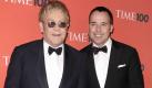Elton John heiratete seinen langjährigen Lebesgefährten David Furnish am 21. Dezember 2005, dem ersten Tag, an dem nach einer Gesetzesänderung in Großbritannien homosexuelle Paare eine Eingetragene Lebenspartnerschaft eingehen durften. Das Paar war auch zur Hochzeit von Prinz William und Kate Middleton am 29. April 2011 in London eingeladen. Foto: dpa