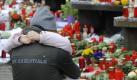 Vor einem Jahr: Eine Mutter trauert mit einem Kind im Arm um die Opfer des Amokläufers Tim K. Foto: dpa