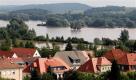 Die Stadt Ostritz bei Görlitz. Acht Jahre nach dem Jahrhunderthochwasser von 2002 ist Sachsen am Wochenende erneut von einer Flutkatastrophe heimgesucht worden. Nach schweren Regenfällen mit Rekordmengen bis zu 160 Liter pro Quadratmeter und dem Bruch einer Staumauer in Polen überschwemmten die Wassermassen der Neiße und anderer Flüsse Straßen und ganze Ortschaften. Foto: ap