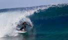 
In a photo provided by the Association of Surfing Professionals, Tamaroa McComb, of Tahiti, competes during the first day Monday, Aug. 30, 2010, of the BIllabong Pro Tahiti in Teahupo'o, Tahiti. (AP Photo/Association of Surfing Professionals, Kirstin Scholtz) ** NO SALES ** Foto: ap
