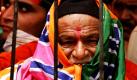Ein Unterstützer der indischen Oppositionspartei Bharatiya Janata hört einer Rede zu. Die gestiegenen Preise für Reis sind das Hauptthema der politischen Diskussionen in Indien. Foto: ap