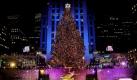 Immer wieder strahlend: der große Weihnachtsbaum vor dem Rockefeller Center (Archivbild). Foto: Justin Lane Foto: dpa