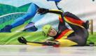 Schmerzhafte Erfahrung beim Shottrack: Die deutsche Läuferin Aika Klein stürzt im Vorlauf über 1500 Meter. Foto: dpa
