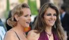 Die britische Schauspielerin Liz Hurley (rechts) und Charlene Wittstock, Freundin von Prinze Albert II. von Monaco, posieren bei der Amber Lounge Fashion in Monte Carlo für die Kameras. Foto: dpa