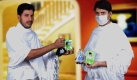 A handout photograph made available on 22 November,2009 by the Saudi Press Agency, shows two Saudi volunteers holding kits of stones and boxes of masks in Mecca as efforts rendered by the Saudi medical authorities to fight the H1N1 swine flu for the first time in Hajj. Distribution of more than 600 thousand Masks and million and 200 thousand sterile material free of charge to pilgrims. The project aims at 3 million pilgrims for their safety, health and performance of the rituals of pilgrimage smoothly and easily. EPA/SPA - SAUDI PRESS AGENCY / HANDOUT EDITORIAL USE ONLY/NO SALES +++(c) dpa - Bildfunk+++
pixel Foto: dpa