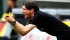 Die erste Trainerentlassung im deutschen Profifußball: Fußball-Zweitligist Alemannia Aachen hat sich von Trainer Peter Hyballa getrennt. Das teilte der noch sieglose Tabellenletzte heute offiziell mit. Auch sein Assistent Eric van de Luer muss seinen Hut nehmen. Bis auf weiteres wird Alemannias U23-Trainer Ralf Aussem die Profi-Mannschaft betreuen.  Foto: dapd