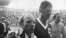Genau wie vor ihm Fritz Walter und nach ihm Franz Beckenbauer und Lothar Matthäus ist Uwe Seeler Ehrenspielführer des DFB. Uns Uwe machte 72 Spiele im Nationalmannschaftsdress und erzielte dabei 43 Tore. Bei insgesamt vier Weltmeisterschaften war er dabei, 1966 und 1970 als unumstrittener Kapitän. Foto: dpa