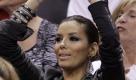 Superstar Eva Longoria kennt beim Basketball kein Halten. Statt artig das Spiel zu verfolgen, feuert die Schauspielerin die Spieler ordentlich an. Foto: ap