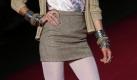 So ein Mini-Rock an der Börse kann durchaus als Orakel genutzt werden: Je kürzer er ist, desto tiefer fällt der Wert der Lieblingsaktie. Einziges Problem an der Sache ist, dass die männlichen Börsianer sich dann ohnehin nicht mehr auf ihre Arbeit konzentrieren können.  Foto: dpa