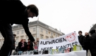 Die österreichische Hochschülerschaft hält vor dem Bundeskanzleramt in Wien eine Kundgebung ab. Schüler und Studenten demonstrieren in ganz Österreich gegen die Bildungsmisere und gegen schlechte Studienbedingungen.  Foto: ap