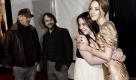 Bei der Filmpremiere von The Lovely Bones liefen unter anderem Steven Spielberg, Peter Jackson und Tochter Katie sowie Saoirse Ronan auf. Foto: ap