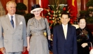 Die dänische Königsfamilie, Prinzgemahl Henrik und Königin Margrethe II., besuchen Vietnams Präsidenten Nguyen Minh Triet und seine Frau Tran Thi Kim Chi. Daneben Kronprinz Frederik und Kronprinzessin Marit im Präsidentenpalast in Hanoi (von links). Foto: ap