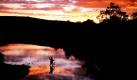 Für einen guten Fang braucht man Ruhe. Die hat dieser einsame Angler im Fluss Coquet nahe dem englisch Rothbury bestimmt. Foto: ap
