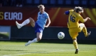 Ukraine: Die Mannschaft ist zum ersten Mal bei einer EM dabei und schaffte die Qualifikation erst in den Playoffs gegen Slowenien. Daher gelten die Osteuropäerinnen (in Gelb) als großer Außenseiter. Stürmerin Darina Apanaschenko schoss die Ukraine in den Playoffs fast alleine nach Finnland. Das Team von Trainer Anatoli Kutsew gilt als abwehrstark und technisch versiert, hat aber taktische Defizite. Foto: dpa