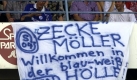 Auch die Fans eines neuen Vereins sind nicht zwangsläufig entzückt. Mit den warmen Worten Willkommen in der blau-weißen Hölle wurde Zecke Andreas Möller begrüßt. Harte Schalke-Fans bezeichnen alle Dortmunder mit dem Namen der kleinen Tierchen. Foto: dpa
