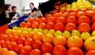 Südfrüchte werden auf einem Stand im Rahmen der Fruit Logistica auf dem Messegelände in Berlin präsentiert. Die Fruit Logistica öffnet heute ihre Tore und ist mit rund 2300 Ausstellern aus 71 Ländern weltweite Leitmesse der Branche. 
 Foto: dpa