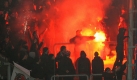 Traurige Tradition: Beim Spiel von Hansa Rostock gegen St. Pauli kommt es im Stadion und nach dem Spiel zu Ausschreitungen und Straßenschlachten mit der Polizei. Foto: dpa
