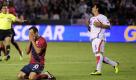 Landon Donovan, Nationalspieler der USA, trauert seiner verpassten Chance hinterher. Auch im zweiten Spiel unter Trainer Jürgen Klinsmann konnte die Mannschaft nicht gewinnen. Costa Rica gewann das Spiel durch ein Tor von Rodney Wallace 1:0.  Foto: dapd