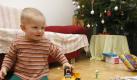 Kinder  freuen sich auf ihre Geschenke, Erwachsene haben oft Krach unterm Tannenbaum. Foto: dpa