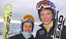 Die deutschen alpinen Skiläuferinnen Maria Riesch (r) und Kathrin Hölzl (l) aufgenommen auf dem Rettenbachgletscher bei Sölden (Österreich) (Archivfoto vom 23.10.2009). Riesch und Hölzl gewannen bei den alpinewn Ski-Weltmeisterschaften im französischen Val D'Isere im Slalom die Titel.
 Foto: dpa