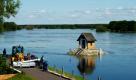 Am Pegelhaus an der Oder im brandenburgischen Ratzdorf (Oder-Spree) errichten Mitarbeiter des Wasser- und Bodenverbandes eine mobile Hochwasserschutzwand. Der Pegel ist am Mittag auf 5,76 gestiegen.Derzeit gilt die Hochwasser-Alarmstufe 2 bis 3 für weite Abschnitte des Flusses in Brandenburg. Foto: dpa