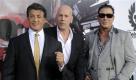 Bei The Expendables wirkte Stallone 2010 ebenfalls als Autor, Regisseur und Schauspieler mit. Der Actionfilm gehört neben Rocky und Rambo zu seinen erfolgreichsten Produktionen. Mit ins Boot holte er sich andere Urgesteine des Actionbusiness': Bruce Willis (Mitte) und Mickey Rourke (rechts). Foto: dapd