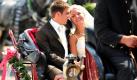 Kapitänsbinde ab, Ring dran: Wenige Tage nach der WM heiratete Fußballer Philipp Lahm im Juli seine Claudia. Mit allem, was zu einer romantischen Hochzeit dazugehört: Kutsche, Blaskapelle, ein fulminantes Hochzeitskleid und ein Überraschungsauftritt von Reamon-Sänger Rea Garvey. Philipp Lahm und seine Claudia kennen sich seit rund zehn Jahren. Gefunkt hat es aber erst später - seit gut zwei Jahren sind der Außenverteidiger und die blonde Münchnerin ein Paar . Foto: dpa