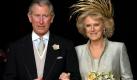Diese Liebe musste 35 Jahre warten, bis sie offiziell wurde. Bereits 1970 lernten sich Prinz Charles und Camilla Parker Bowles bei einem Polospiel kennen und begannen eine stürmische Beziehung, die allerdings schon zwei Jahre später in die Brüche ging. Während sie jeweils mit anderen Partnern verheiratet waren, flammte die Liebe wieder auf und wurde zu einer heimliche Affäre. 2005 wurde dann endlich geheiratet.  Foto: dpa