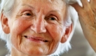 Margot Honecker bei einem Besuch eines Hospitals in Managua, Nicaragua. Margot Hoecker ließ per Video verlauten, dass sie noch immer um die DDR trauert. Foto: ap