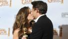 Robert Downey Jr. wird von seiner Frau Susan Levin mit einem Kuss belohnt. Foto: dpa