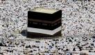 Zehntausende von muslimischen Pilgern beten am alljährlichen Hajj in der Großen Moschee in Mecca in Saudi Arabien. Die Wallfahrt zieht jedes Jahr drei Millionen Besucher an. Damit bildet der Pilgertreff die größte Ansammlung von Menschen weltweit.  Foto: dapd