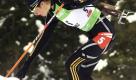 Tina Bachmann sucht während der 10Km-Verfolgung im italienischen Anterselva nach ihrem Skistock. Foto: AP